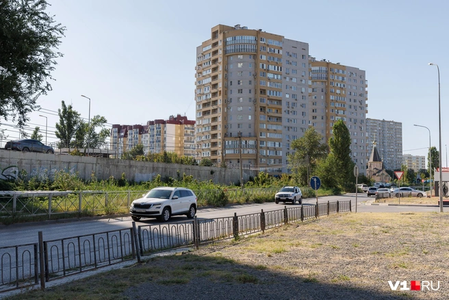 Новые дома на пустырях растут как грибы после дождя | Источник: Алексей Волхонский / V1.RU