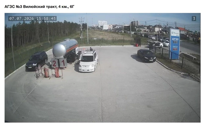 На одной из заправок очередь из 18 машин | Источник: «Саханефтегазсбыт» / aosngs.ru