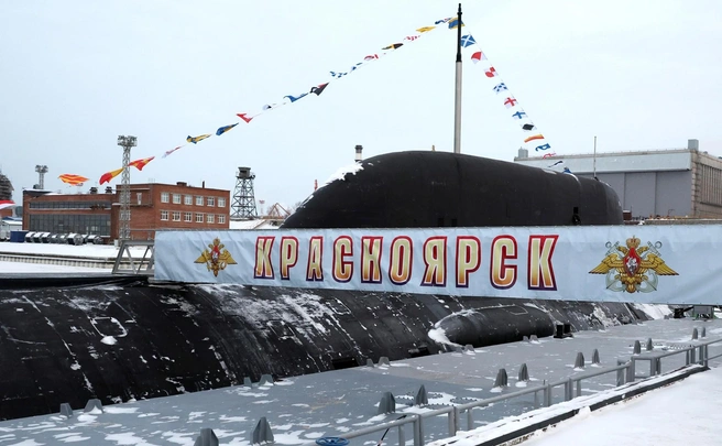 «Красноярск» у причала «Севмаша» перед началом службы в составе ВМФ России | Источник: kremlin.ru