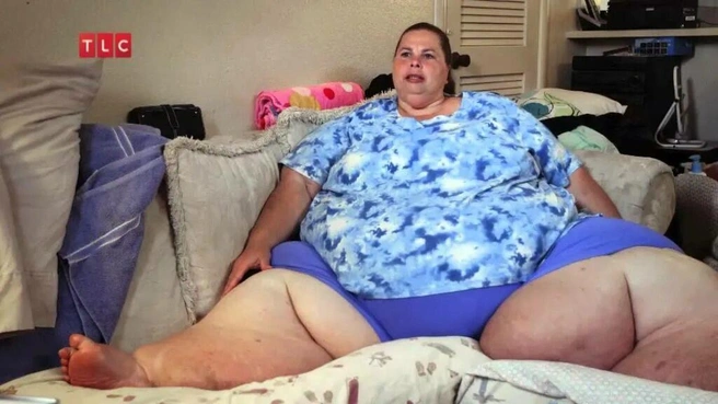 Со своим весом Полин с трудом могла передвигаться по дому, а о том, чтобы выйти на улицу и пройтись, и речи не шло | Источник: кадр из шоу «Я вешу 300 кг» (18+), TLС, 2015 год