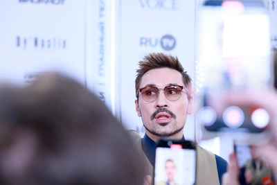 Дима Билан представил клип с ИИ-Снегурочкой на Байкале