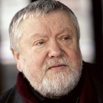 Сергей Соловьев,режиссер, автор фильмов «Сто дней после детства» (1974,призы Всесоюзного и Берлинского кинофестивалей), «Чужая белая и рябой» (призы Венецианского фестиваля, 1986), «Асса» (1988), «Черная роза – эмблема печали» (1989), «Нежный возраст» (главный приз «Кинотавра», 2001).