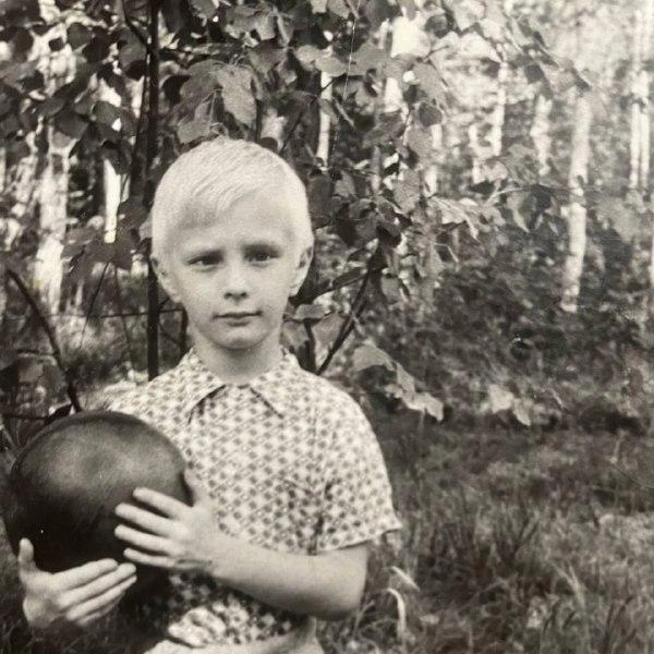 Сибиряк поделился с редакцией НГС своим детским фото из лагеря | Источник: Читатель НГС