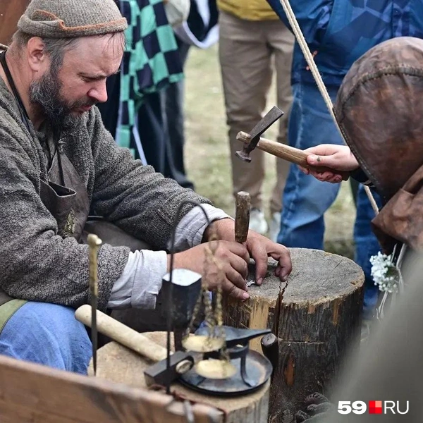 Кузнецы учили своему ремеслу | Источник: Василина Любимова / 59.RU