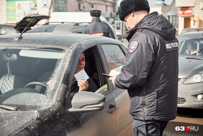 «Ваши документы, пожалуйста» | Источник: Илья Овсянников