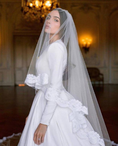Три свадебных платья, букет ландышей и 5-метровая фата: бывшая «Мисс Вселенная» Оливия Калпо вышла замуж