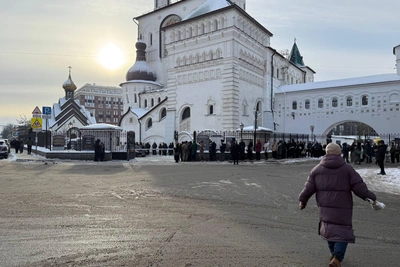 Сотни людей пришли проститься с Николаем Комягиным