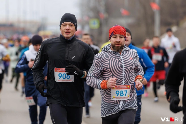 Можно бежать и с улыбкой на лице | Источник: Алексей Волхонский / V1.RU
