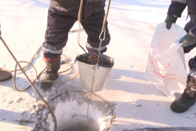 Кукла и скелет курицы извлечены из читинской канализации