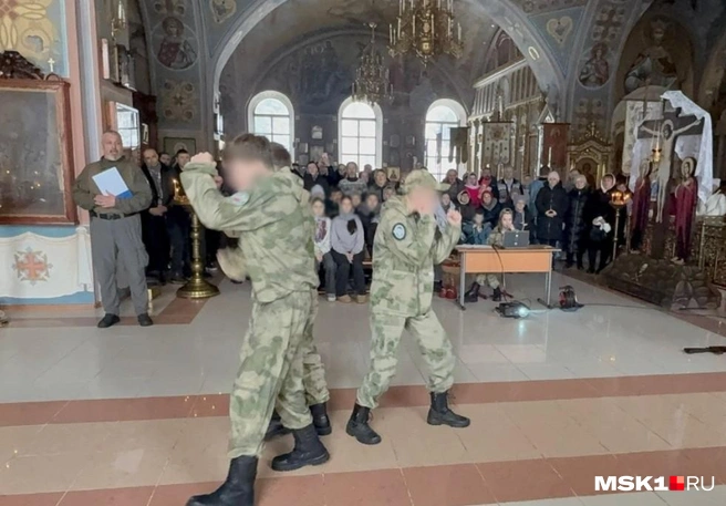 За мероприятием в Петропавловском храме наблюдали прихожане | Источник: Храм апостолов Петра и Павла в п.Обухово / Вконтакте