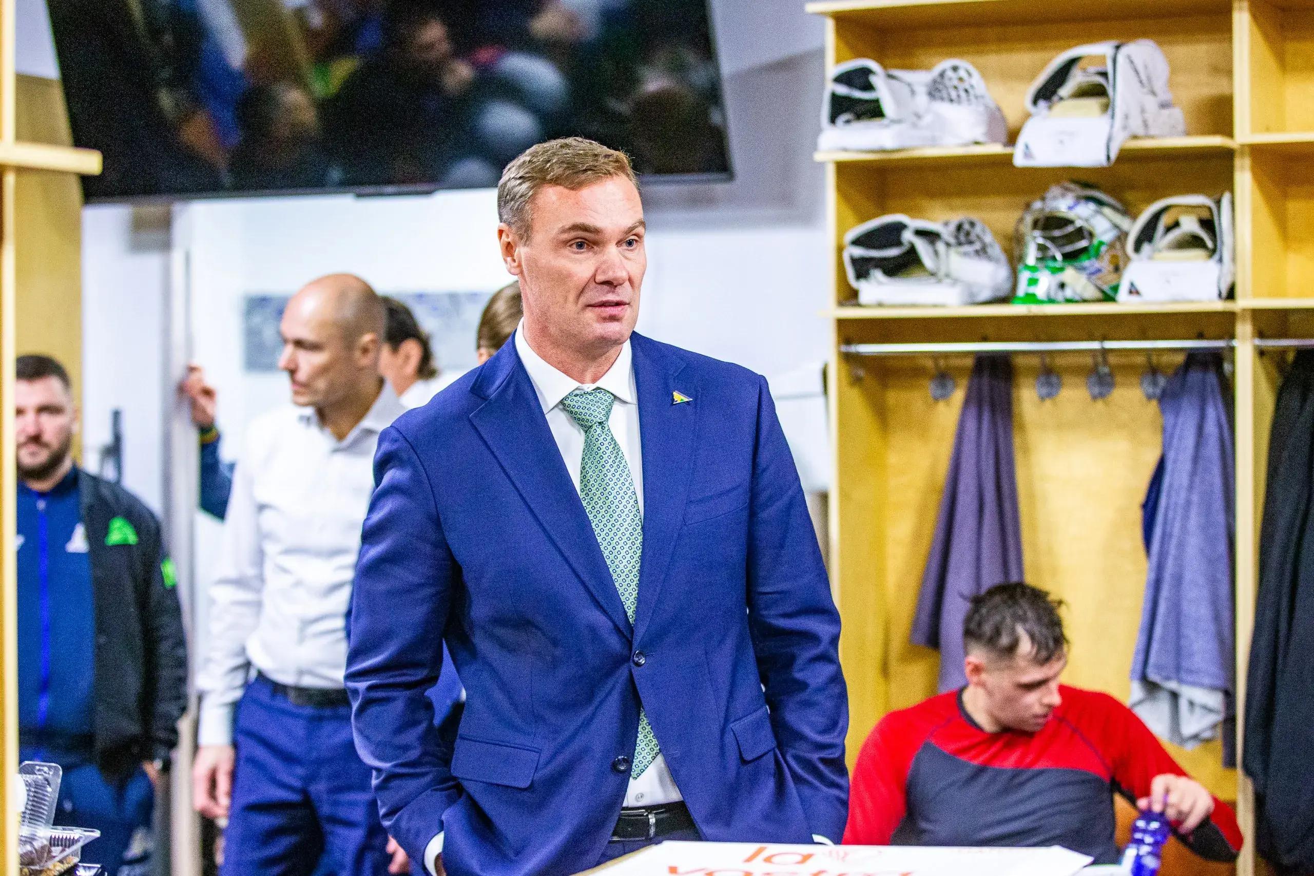 Виктор Козлов продлил контракт с «Салаватом Юлаевым». Стала известна его новая зарплата