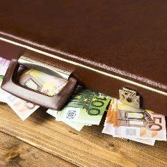 Действует временный запрет на вывоз из страны наличной иностранной валюты в эквиваленте свыше 10 тыс. долларов | Источник: www.city-n.ru