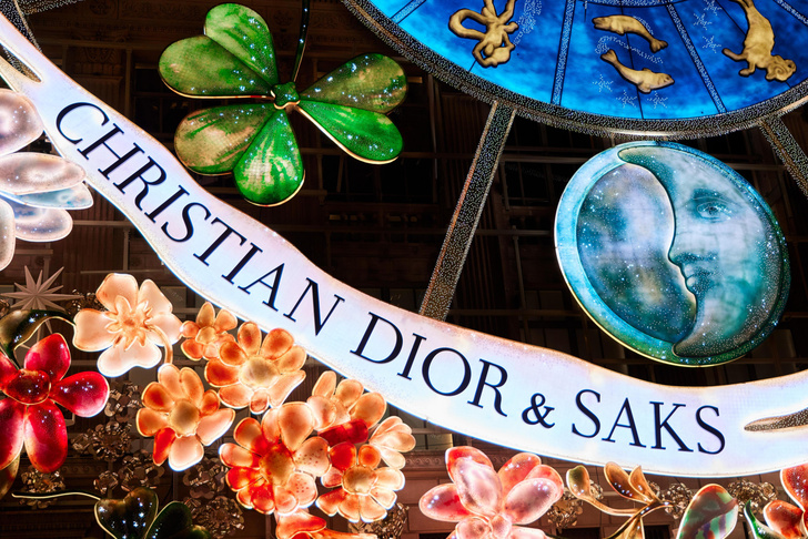 Dior оформил к Рождеству фасад универмага в Нью-Йорке