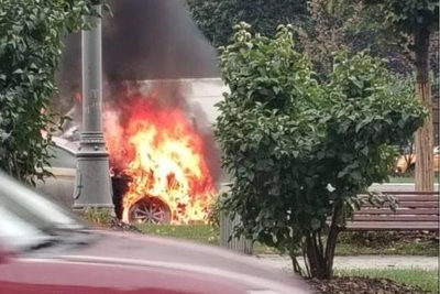 На Ленинградском проспекте загорелось такси