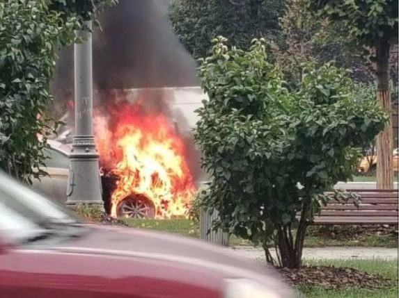 На Ленинградском проспекте загорелась машина такси | Источник: Москва с огоньком / T.me