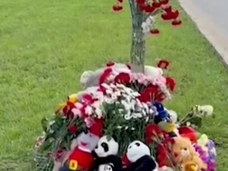 Москвичи организовали стихийный мемориал на месте ДТП, где 18-летняя автоледи сбила троих детей