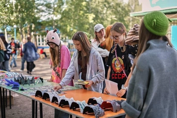Пробуют себя в новых ролях | Источник: молодежный центр «Искра»