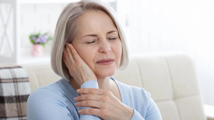 сера в ушах как почистить в домашних условиях | Источник: iStock/Victor_69