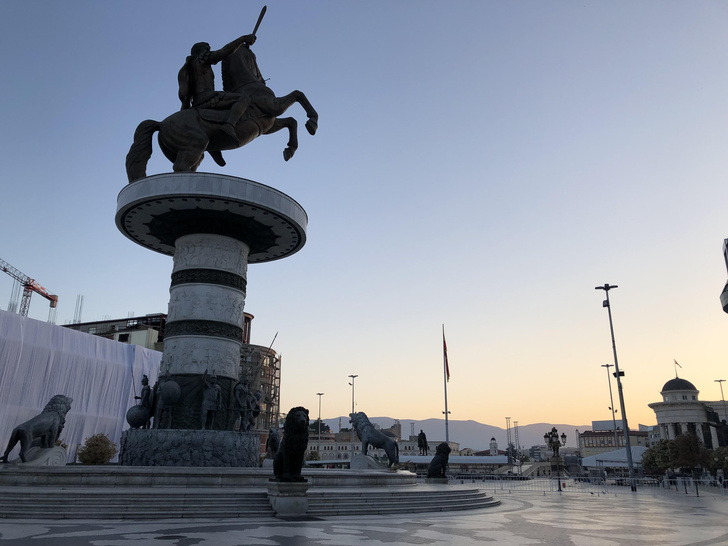 Почему в Северной Македонии сотни памятников, но ни одного — Александру Македонскому?
