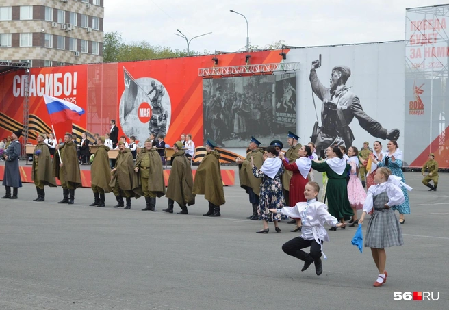 Танцуют взрослые и дети | Источник: Анастасия Баринова / 56.RU