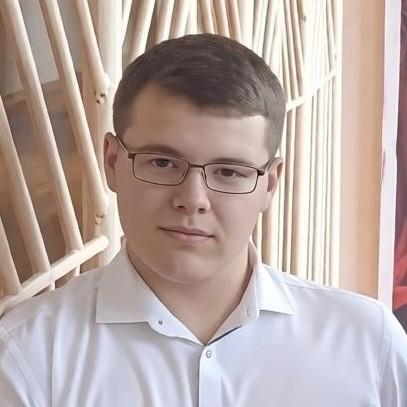 «Набросились в машине и добили ножом»: 18-летний Артем Крапивин 2 месяца планировал убийство отца и сделал это с другом