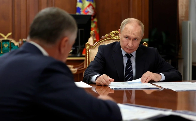 Президент РФ Владимир Путин с зампредом правительства Маратом Хуснуллиным. Архив | Источник: kremlin.ru
