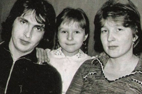Родители Евгения Плющенко с его старшей сестрой Леной