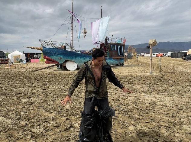 На фестивале Burning man, который затопило, оказался и казахстанский блогер