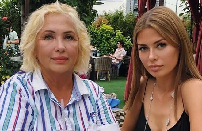 Боня хочет, чтобы мама была молодой и красивой