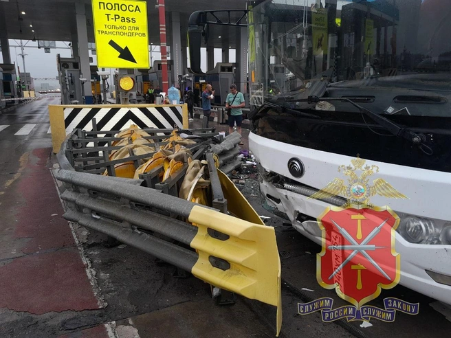 Автобус врезался в пункт оплаты на М-4, пострадавших около 30 | Источник: полиция Тульской области