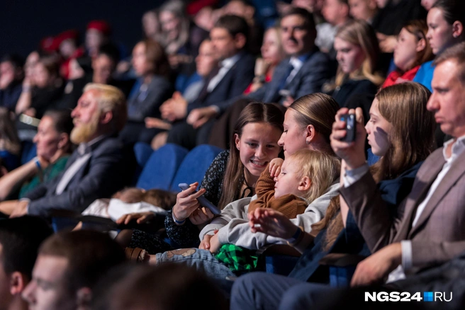Среди гостей были многодетные семьи | Источник: Мария Ленц / NGS24.RU