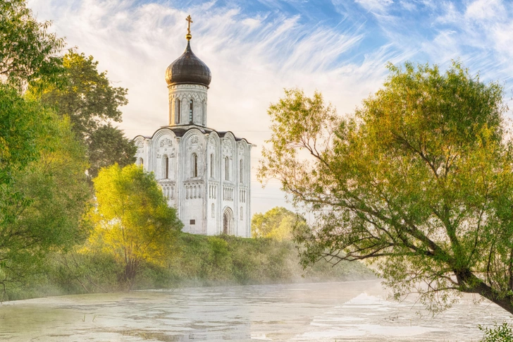 Совершенный храм на берегу Нерли: как появился один из самых известных памятников древнерусского зодчества