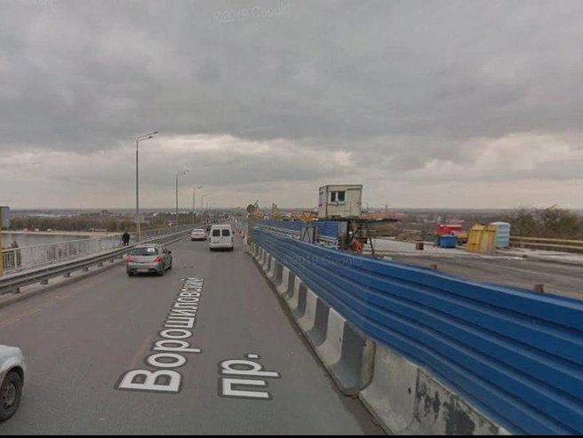 Ворошиловский мост с временными ограничениями движения. | Источник: Google Maps