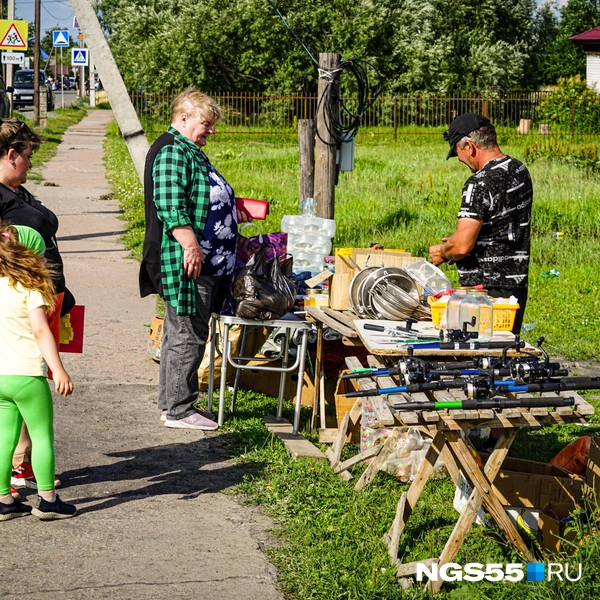 В сезон рыбалки комплектующие для удочек расходятся махом | Источник: Тамара Башаева / NGS55.RU