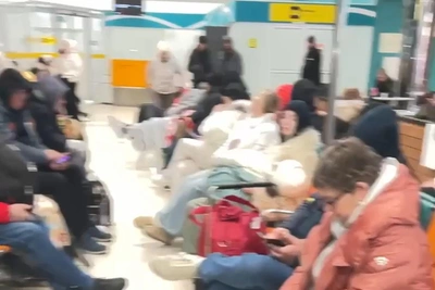 Задержка рейса в Египет: пассажиры страдают от холода