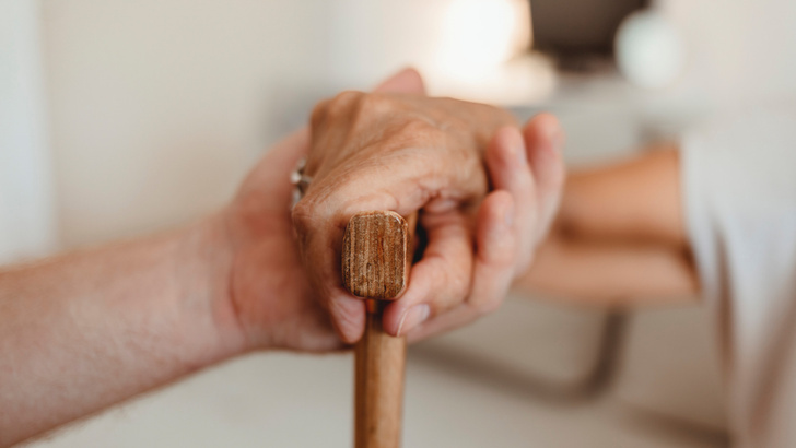 Деменция: как ухаживать за пожилыми родителями и выжить самому