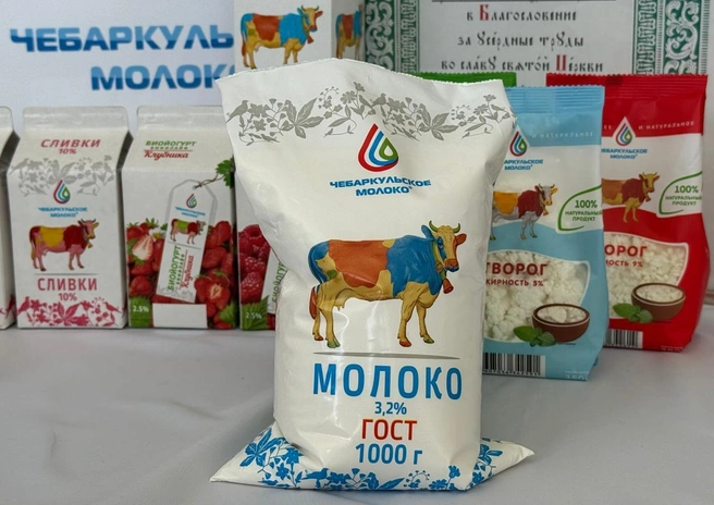 Ежедневно по всей области жители раскупают тысячи таких пакетов | Источник: Чебаркульский молочный завод