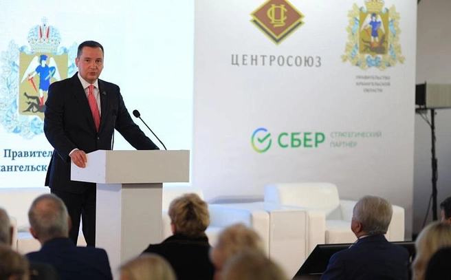Александр Цыбульский отметил, что кооперация Поморья&nbsp;— это поддержка сёл, сохранение рабочих мест и развитие локальной экономики | Источник: пресс-центр правительства Архангельской области
