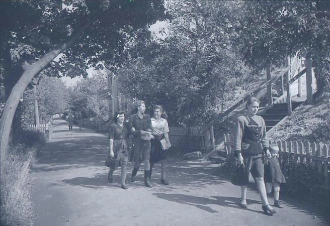 Прогулка по Струкачам в 1946-м | Источник: из фотофондов ЦГАСО и СОГАСПИ