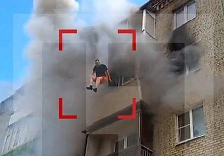 Мужчину, спасшего свою семью из горящей квартиры, наградят | ya62.ru