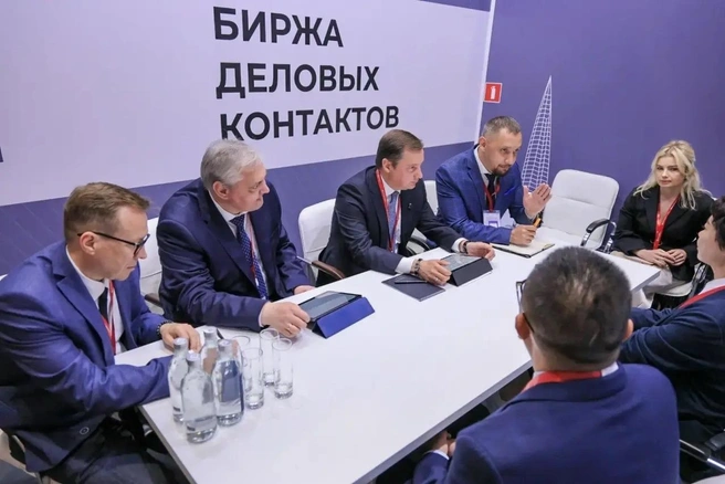 Встречу провели в Санкт-Петербурге, на ПМЭФ | Источник: Александр Цыбульский / Vk.com