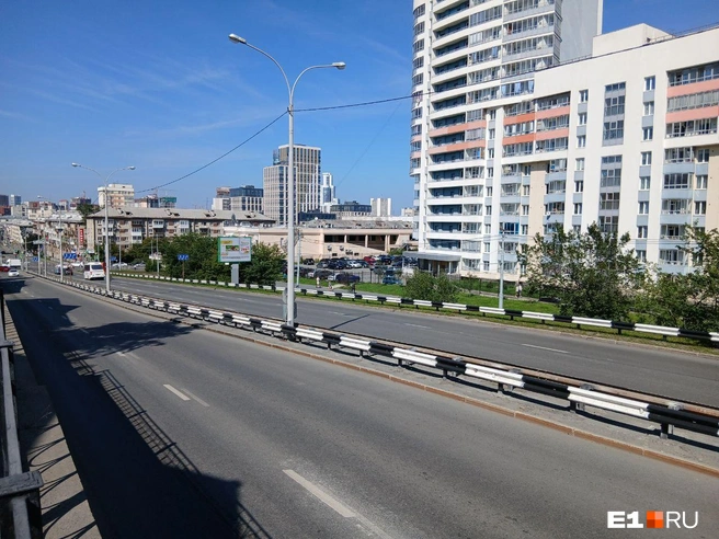 Из-за ремонта участок Московской непривычно опустел | Источник: Роман Марьяненко / E1.RU