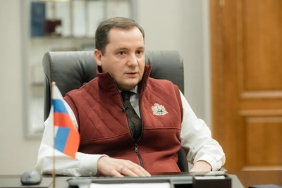 Губернатор использует нейросеть Perplexity до шести раз в день