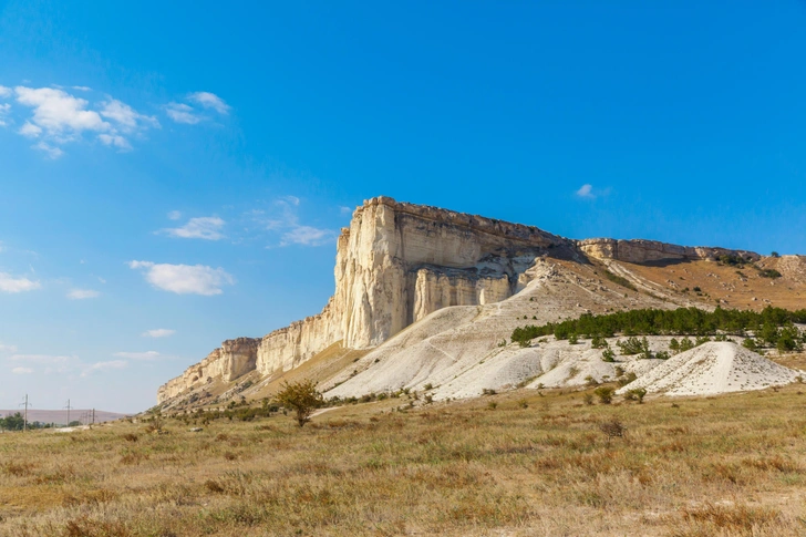 Белая скала в Крыму | Источник: Mikhail Starodubov via Shutterstock/Fotodom.ru