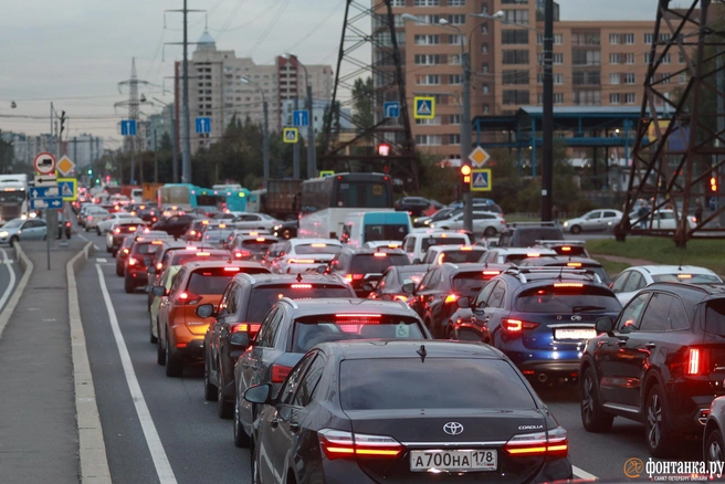 Российский авторынок впервые за семь месяцев ушел в минус | Источник: Сергей Михайличенко / FONTANKA.RU