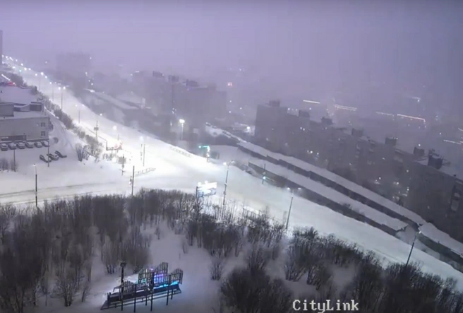 Мощные вспышки осветили улицы | Источник: скриншот «Погода в Мурманске» / T.me