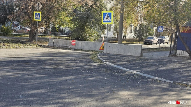На Гоголя с Тобольной пока не выехать, пока стоят ограждения, скоро их увезут | Источник: Дарья Никитченко / 45.RU