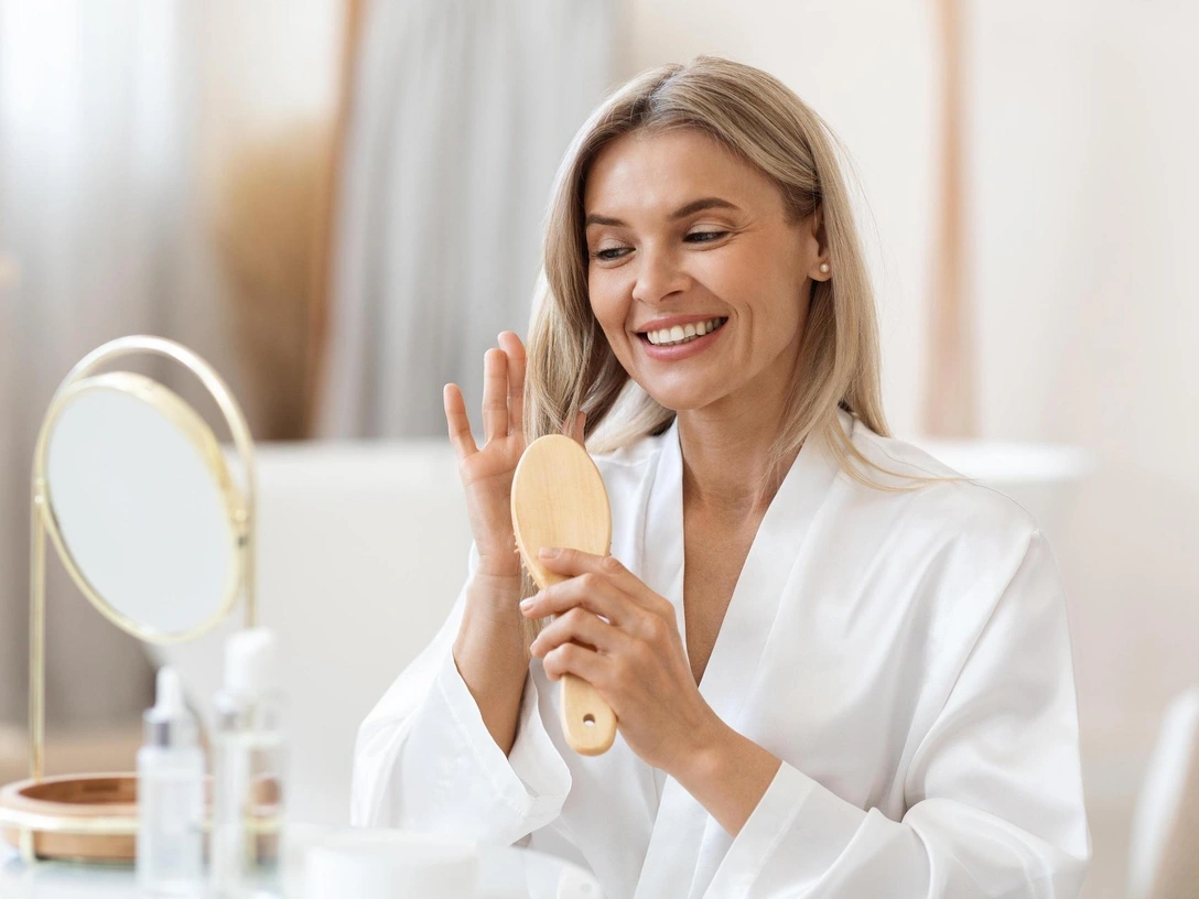 Как сохранить красивые волосы во время менопаузы: 10 советов врача | marieclaire.ru