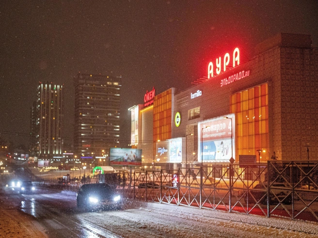 Судьба гаражного массива вблизи торгового центра «Аура» является предметом споров уже в течение нескольких лет. | Источник: Александр Ощепков / NGS.RU