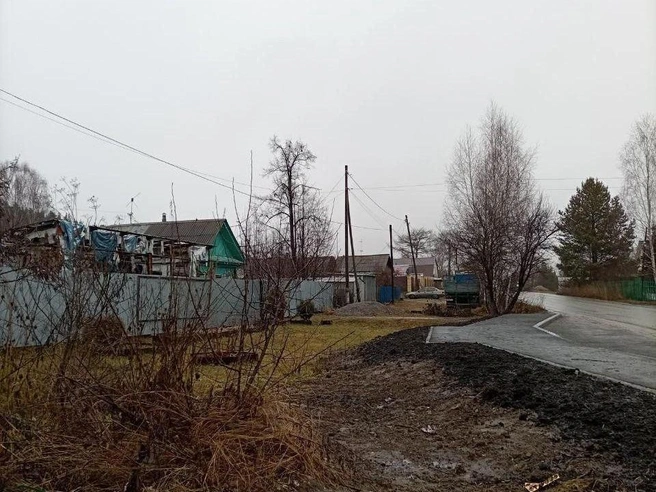 С раннего утра в поселке царит обстановка, сравнимая с каменным веком | Источник: читатель E1.RU